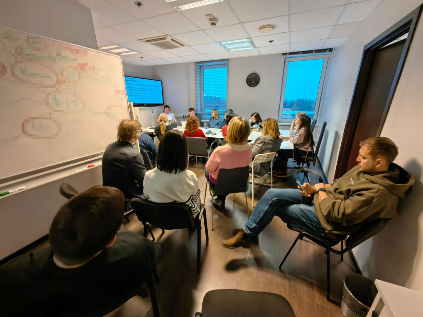 Сотрудники Signy Group проходят обучение по внедрению искусственного интеллекта и нейросетей